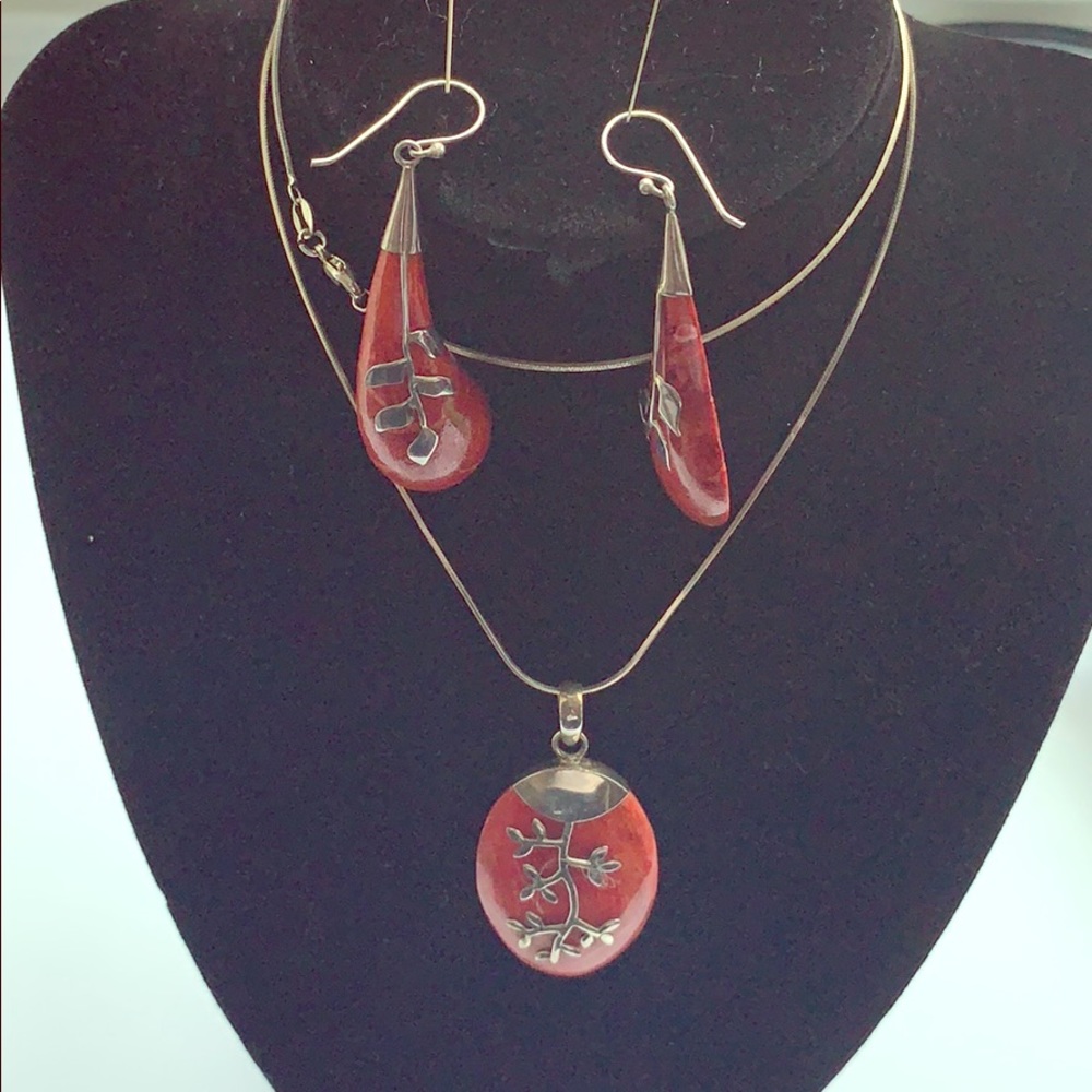 Teardrop earrings and necklace set